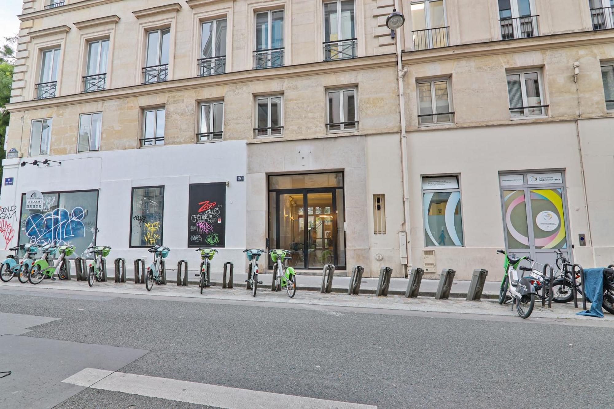 Palais Royal Musee Du Louvre Free Netflix *